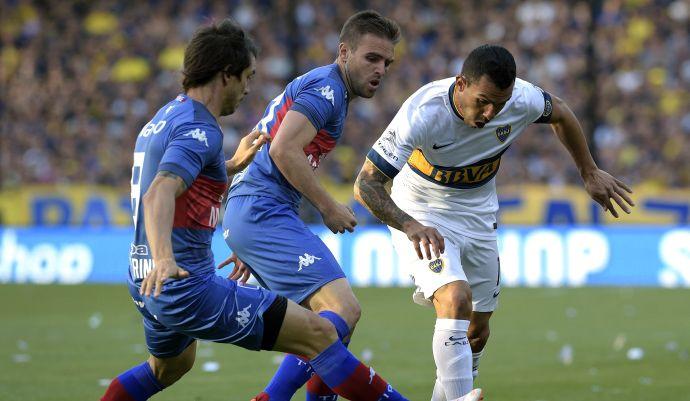 Chip sottopelle per entrare allo stadio: la curiosa iniziativa del Tigre. Tifosi divisi