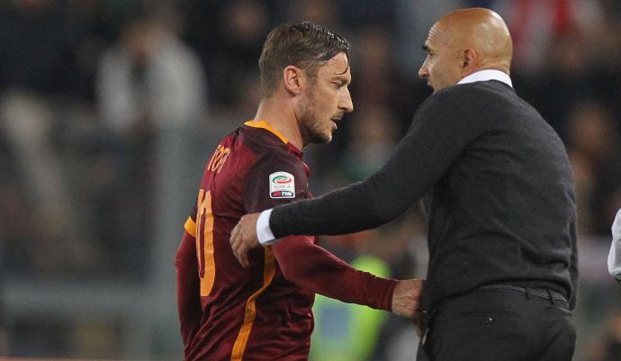 Roma: tifosi con Totti, Spalletti fischiato. E il capitano dedica i gol a Ilary VIDEO