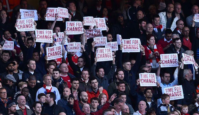 Arsenal, Wenger contestato dai tifosi: 'E' ora di cambiare'