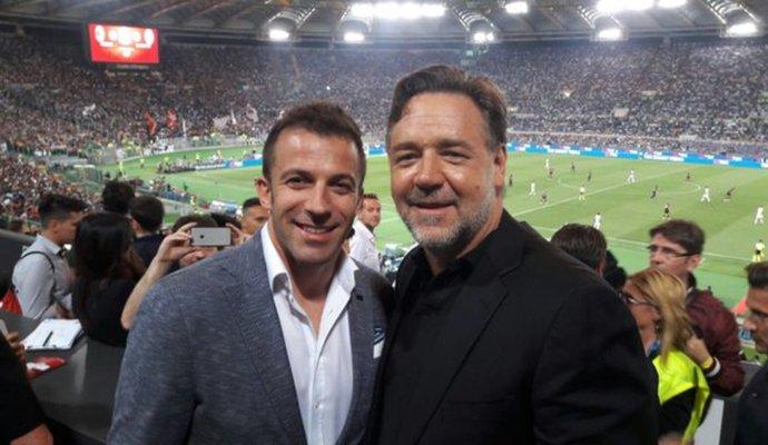 Russell Crowe festeggia la Coppa Italia: niente Roma, il Gladiatore tifa Juve 