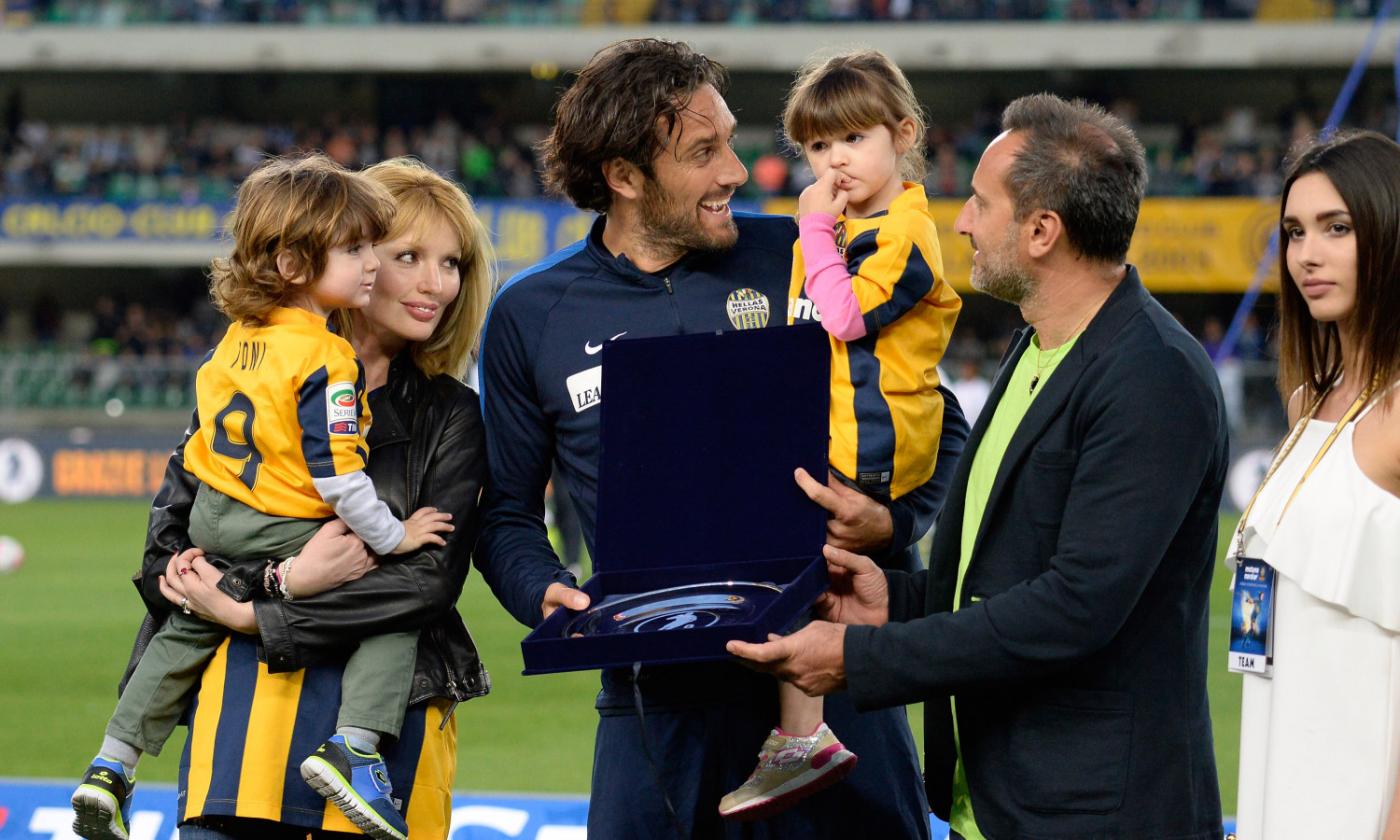 L'ultimo match di Toni: foto ricordo con la famiglia 