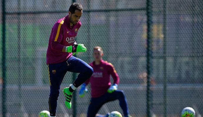 Barcelona put Man City target Claudio Bravo up for sale