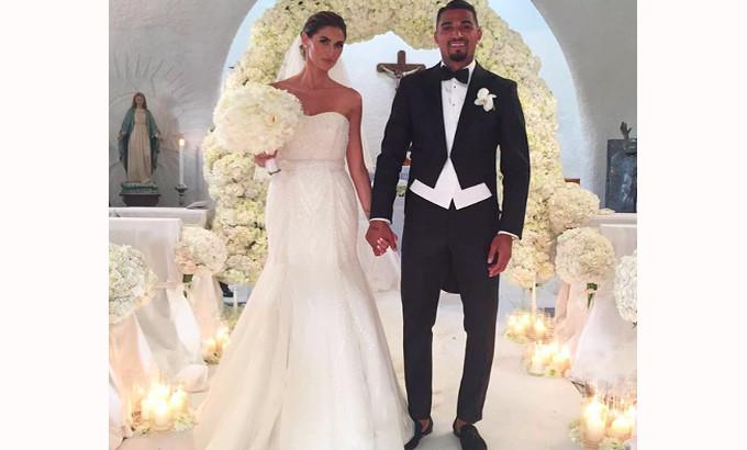 Nozze Satta-Boateng: lei sirena con pallone, lui con quei mocassini... FOTO 