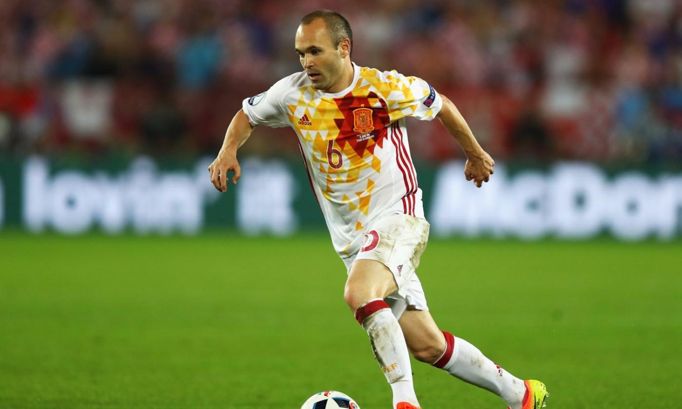 Barcellona, Iniesta: 'Per un attaccante non è facile venire da noi'