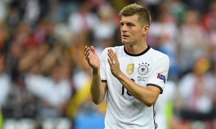 Germania, infortunio per Kroos: torna subito a Madrid