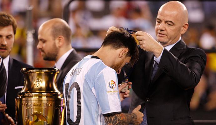 Messi sbaglia il rigore e dice addio all'Argentina, Coppa America al Cile