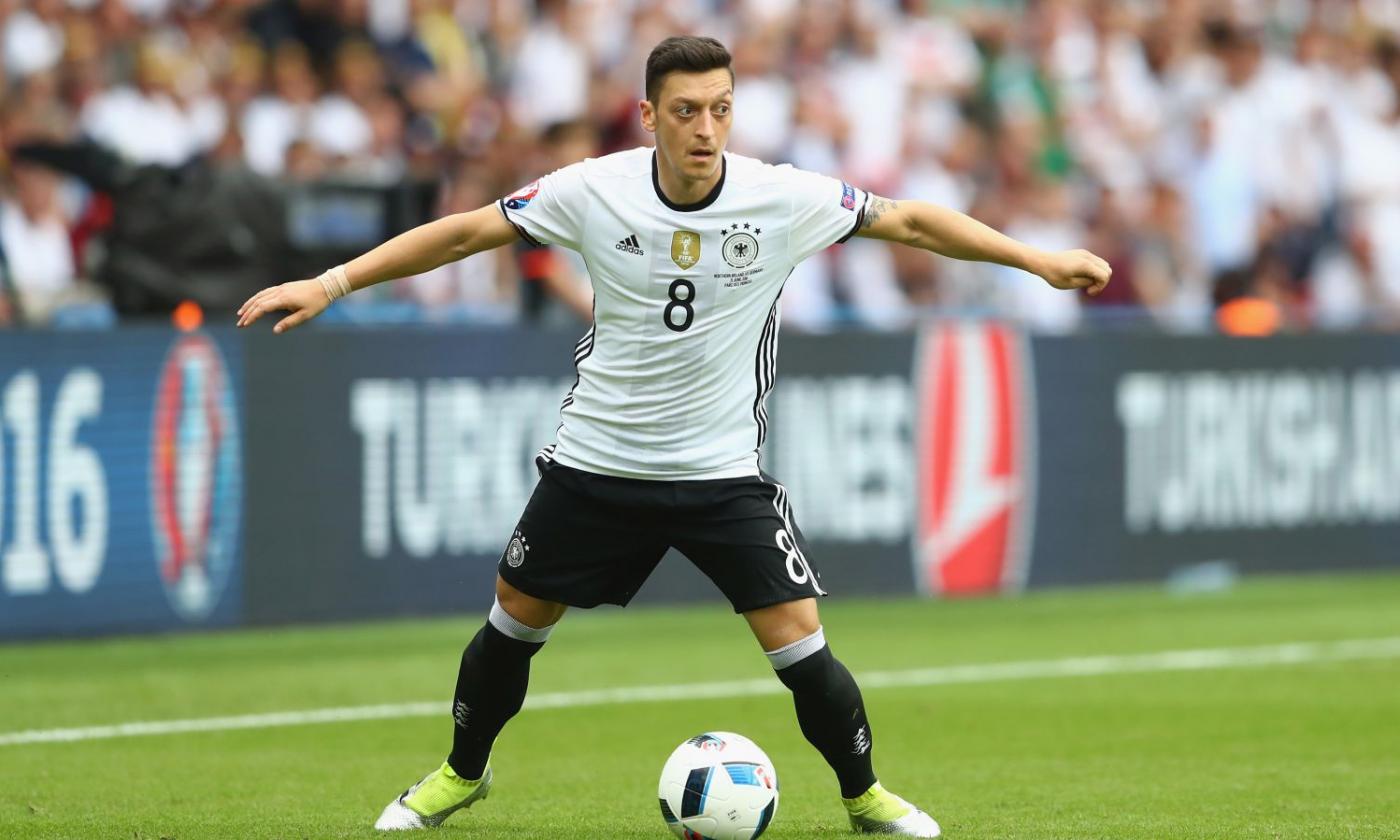 German FA rebukes Ozil for Erdogan photo