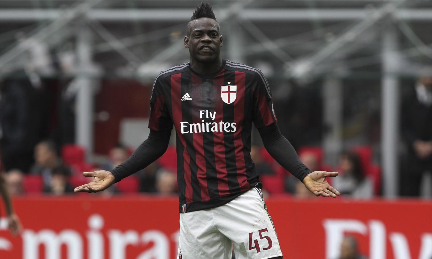 Arriva Balotelli in discoteca e scoppia la rissa: un ragazzo ci rimette tre dita. Insulti razzisti a Mario e suo fratello  