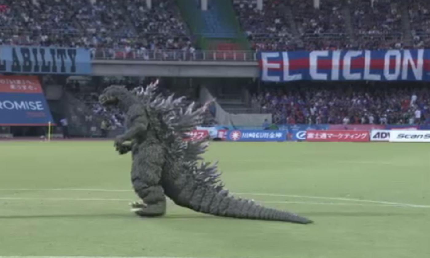 VIDEO Godzilla dal dischetto, risultato penoso