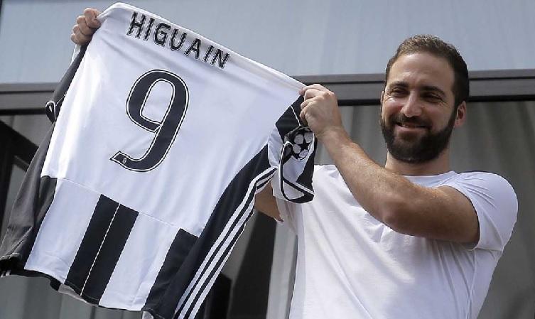 Media unanimi, Higuain è già il re della Juve