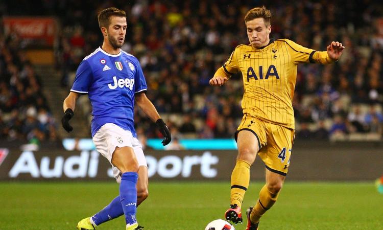 Momenti Di Gioia: la doppia vita di Miller, esterno del Tottenham e attore