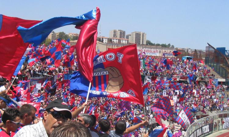 I tifosi del Genoa a sostegno dei colleghi del Catania