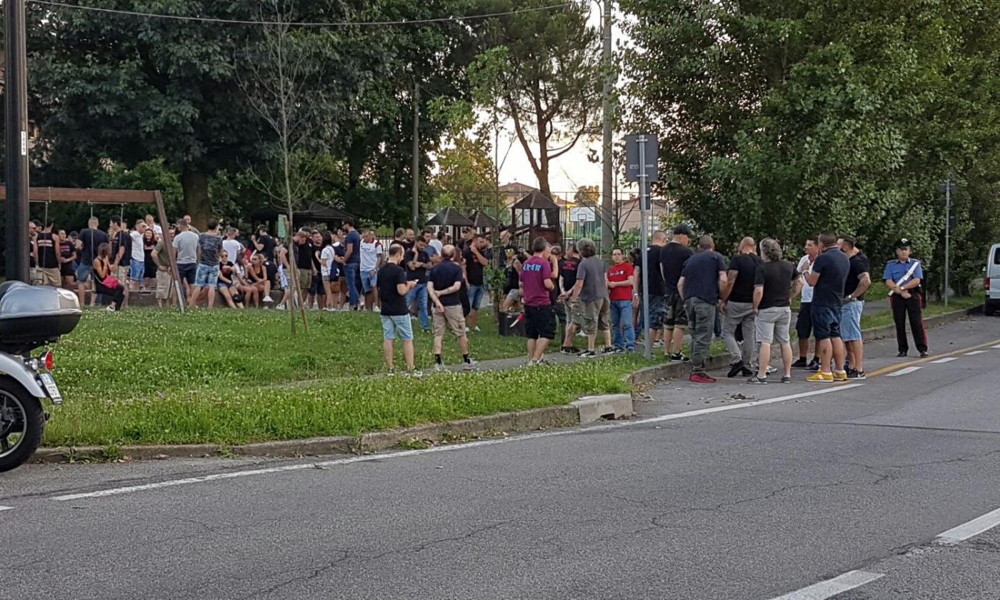 Milan, tifosi in protesta ad Arcore: una delegazione ricevuta nella villa di Berlusconi