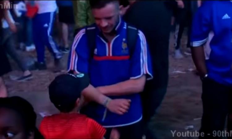 Momenti Di Gioia: bimbo portoghese consola tifoso francese, web commosso