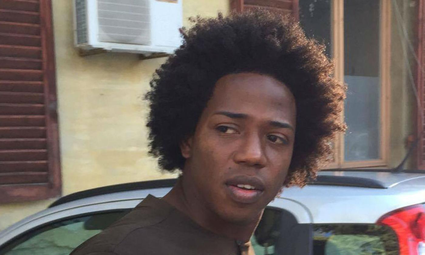 Carlos Sanchez in Florence to undergo Fiorentina medical: the picture