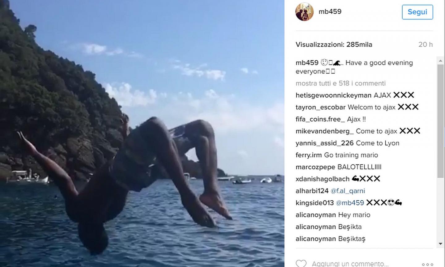 Balotelli: aspettando il mercato, che tuffo in vacanza! VIDEO