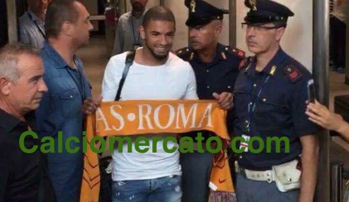 Roma: Bruno Peres accoglie la squadra all'aeroporto ...