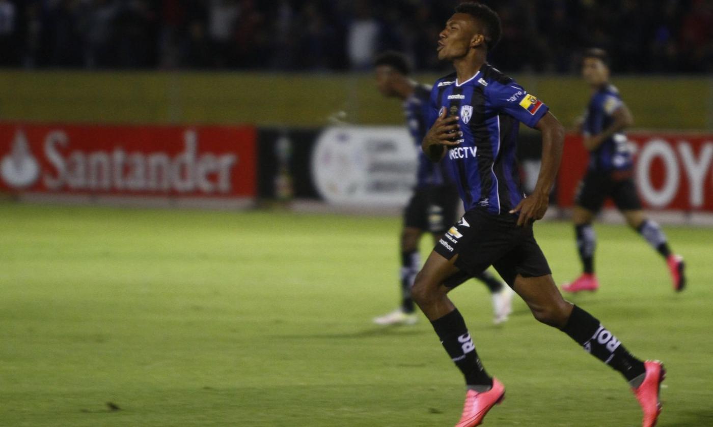 Atalanta, un giovane ecuadoregno ai saluti