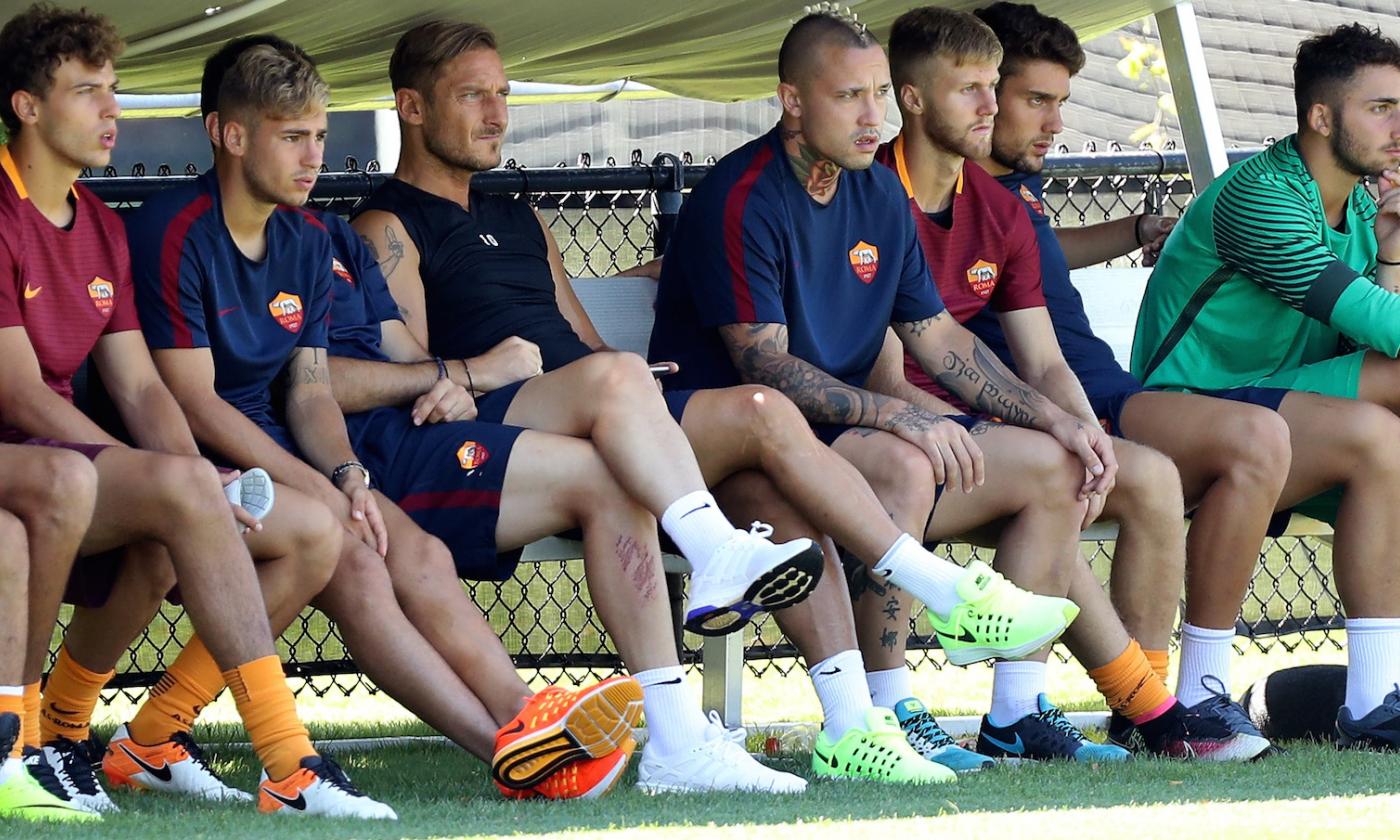 Totti and Nainggolan at sea, fun off the field for Roma stars