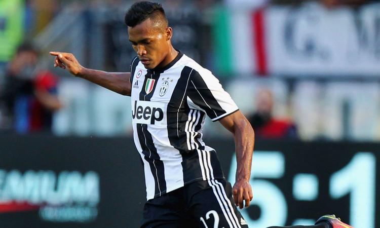 Juve, il Chelsea torna su Alex Sandro