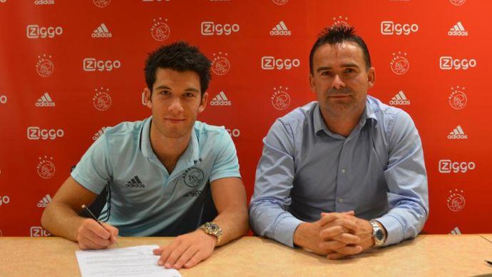 Ajax, UFFICIALE: rinnova un attaccante 