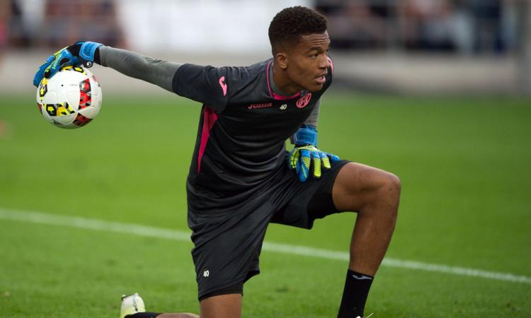 Milan, occhi su un portiere francese