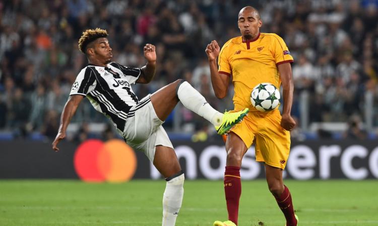 Valencia and Everton compete for Juve midfielder signature