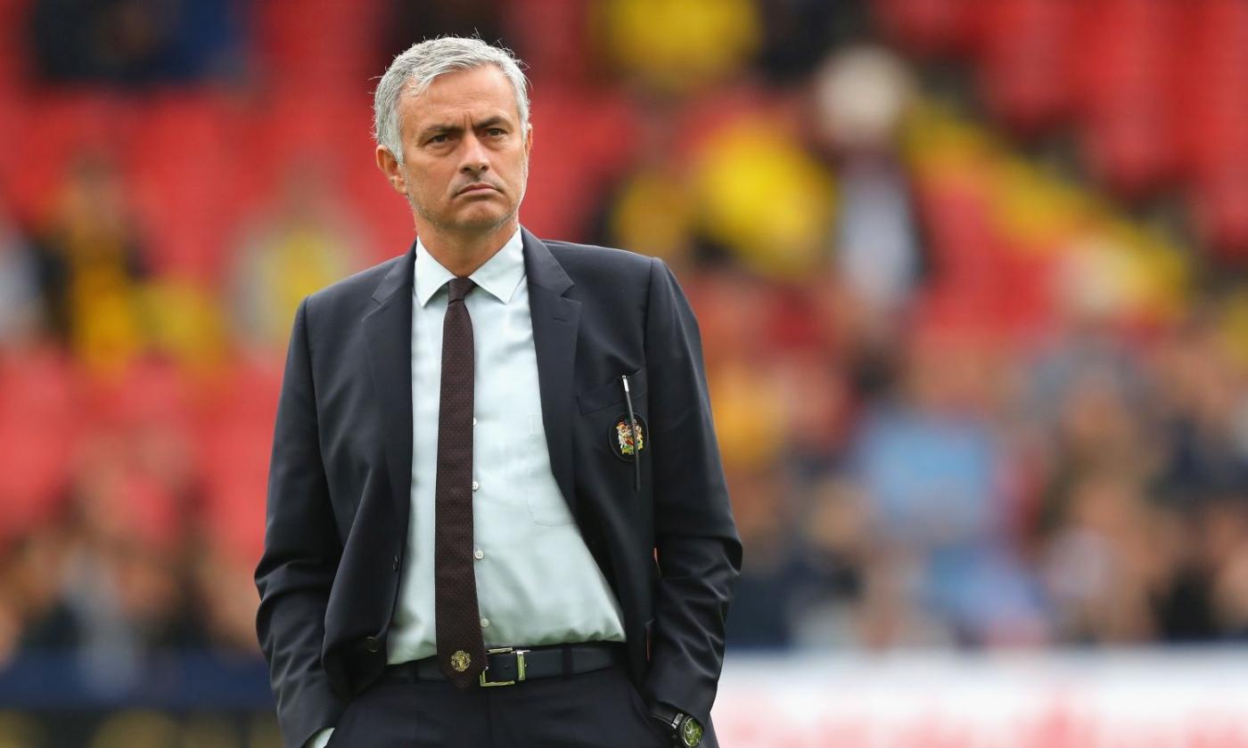 VIDEO Mourinho morde il calendario: 'Mela avvelenata'