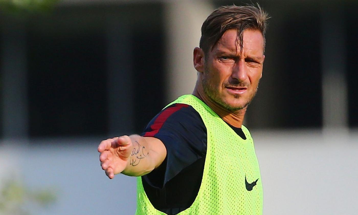 WATCH: Totti fuels speculation that Manolas is headed to Man Utd