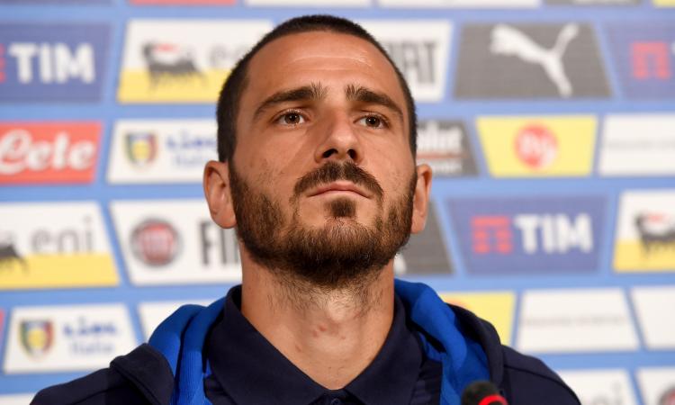 Bonucci e i tifosi albanesi: gli gridano 'Forza Juve' e lui... VIDEO
