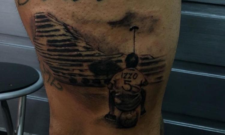 Genoa, un tifoso si tatua Izzo e il difensore lo premia di persona