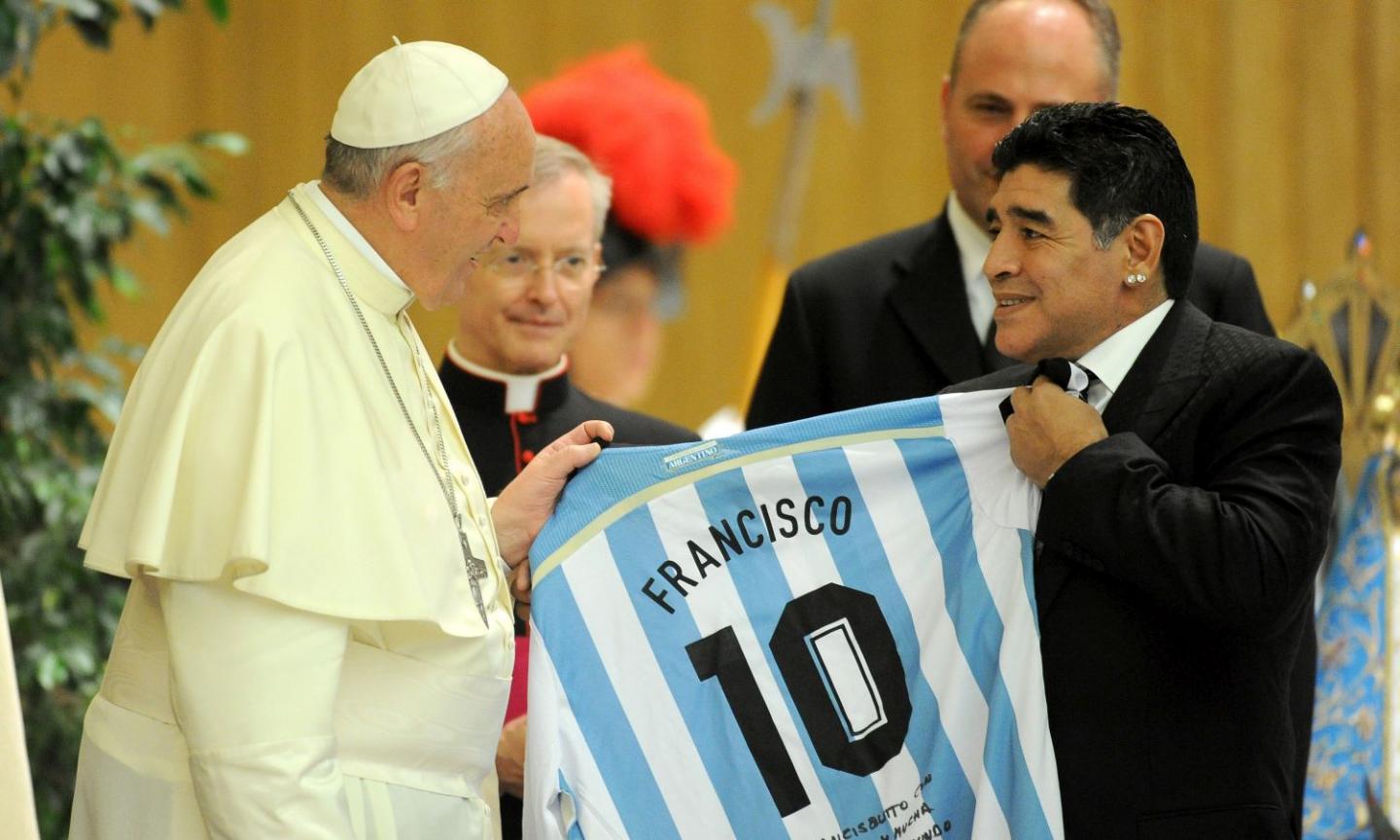 Papa Francesco: 'Maradona poeta fragile, ecco il mio augurio per il 2021'