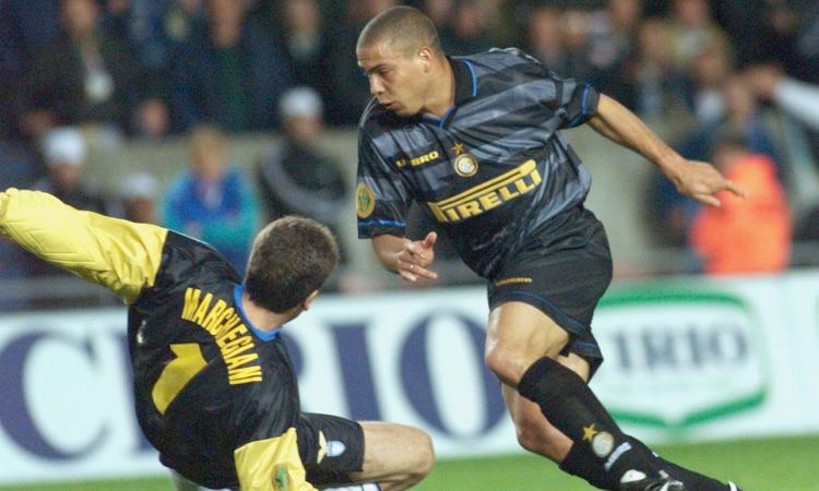 Inter: auguri di compleanno al Fenomeno Ronaldo VIDEO