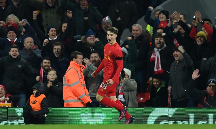 Woodburn batte Owen: è il più giovane marcatore nella storia del Liverpool!