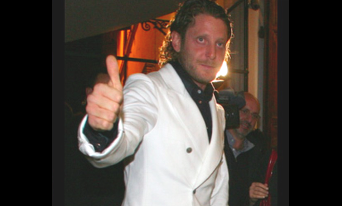 Lapo: la FOTO della trans. E spunta un terzo uomo... Elkann vittima?