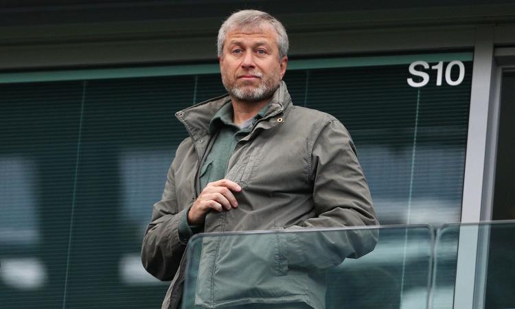 Chelsea, Abramovich manda i tifosi razzisti ad Auschwitz