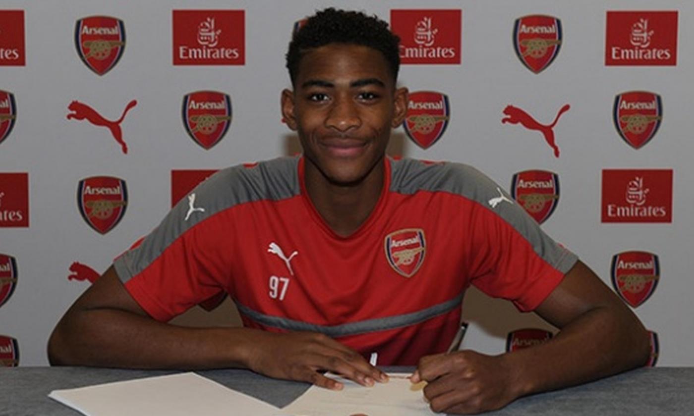 Arsenal, UFFICIALE: firma il 2000 Medley