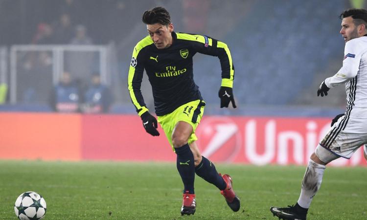 Ozil al Manchester United? Il tedesco: 'Rumors, sono concentrato sull'Arsenal'