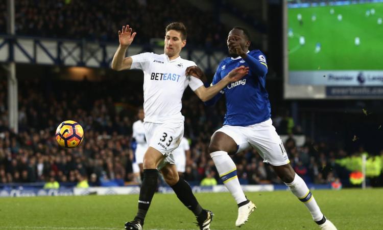 Newcastle, visite mediche per un ex Napoli