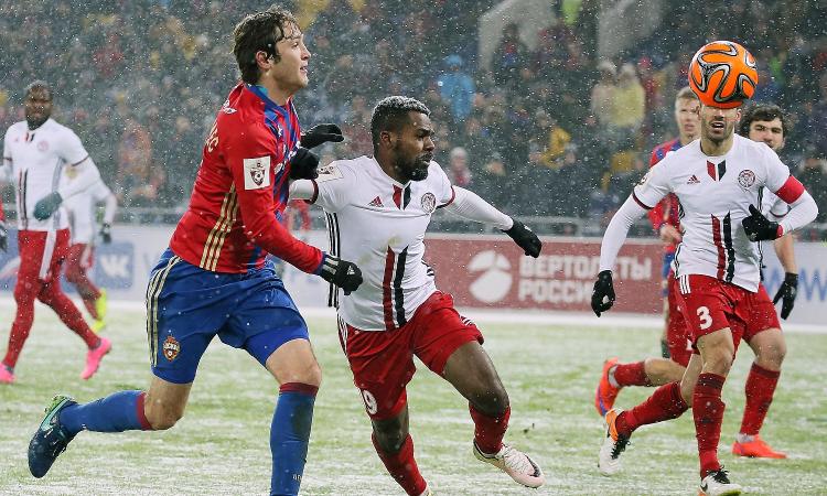 Milan, per la fascia piace Fernandes