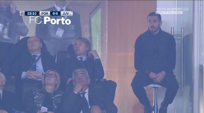 La partita di Bonucci: in tribuna senza posto, a fine match si allena in campo