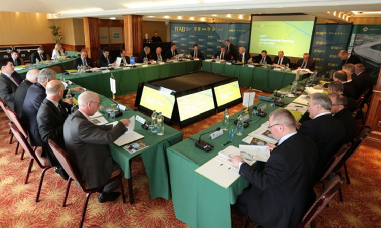 Calcio ed espulsione temporanea: la nuova idea che l'International Football Board voterà il 3 marzo