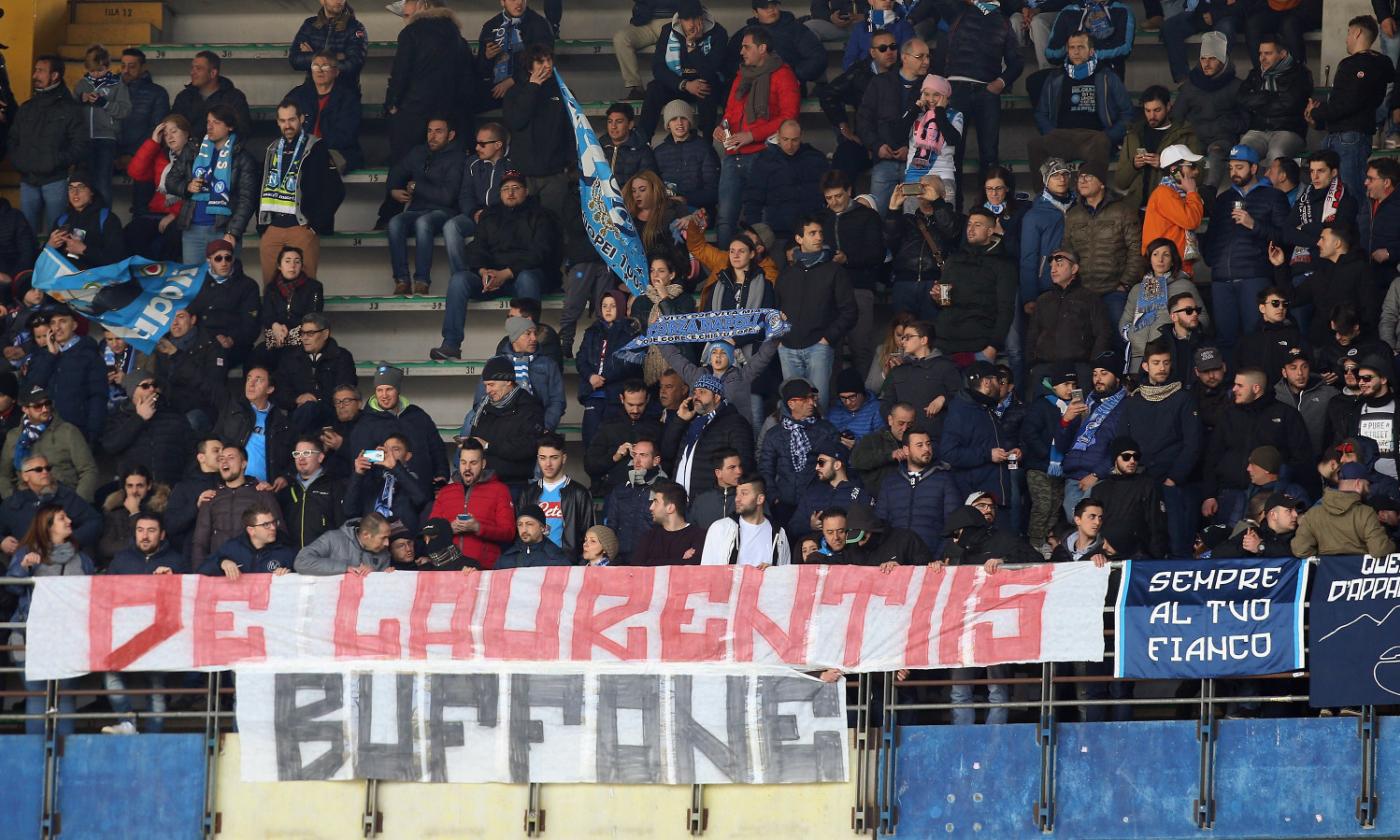 I tifosi del Napoli stanno con Sarri: 'De Laurentiis buffone' FOTO 