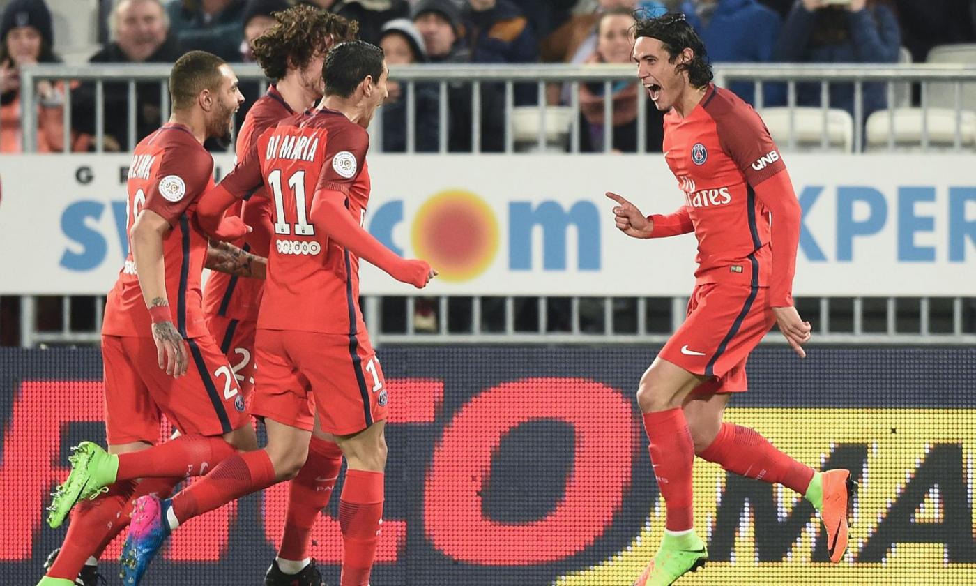 Ligue 1: Cavani annienta Menez, il PSG vince 3-0 e aggancia il Monaco