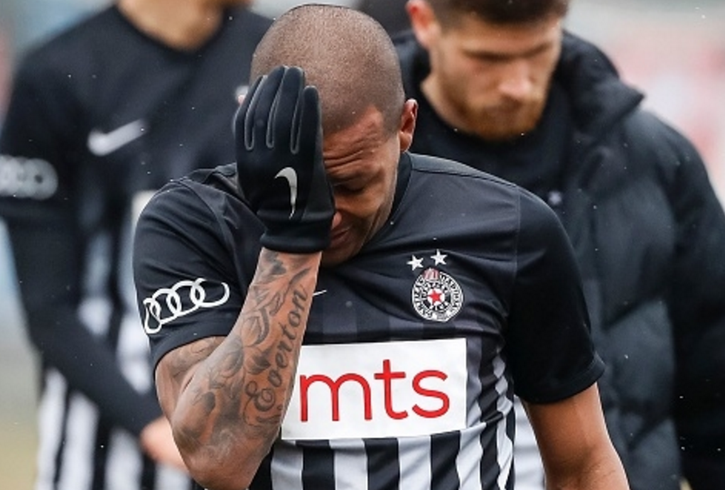  Partizan, insulti razzisti, dito medio e lacrime: lo strano pomeriggio di Everton Luiz