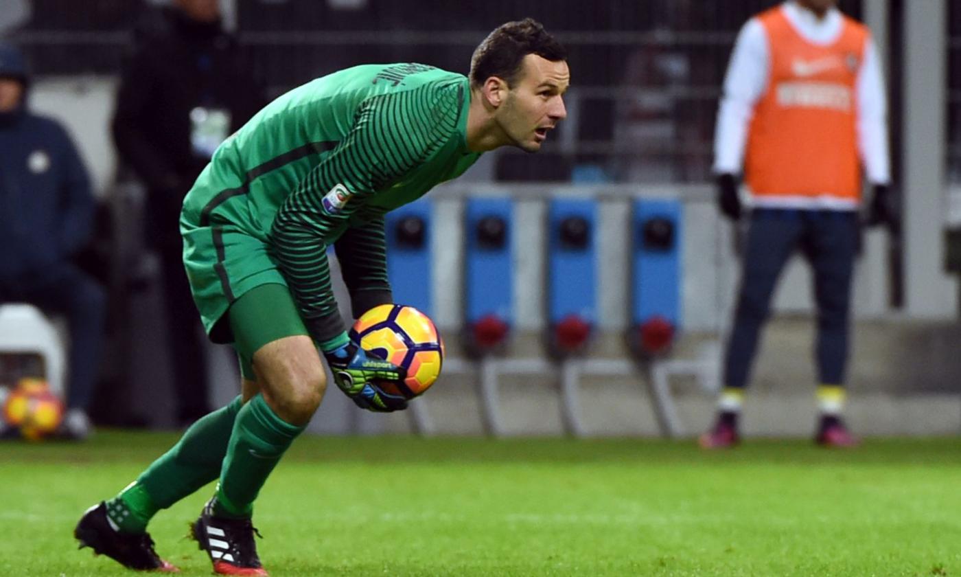 Man City set sights on Handanovic as Inter goalkeeper changes his agent