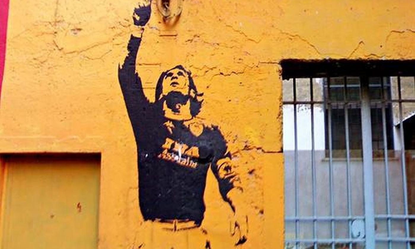 Roma, deturpato di nuovo il murale di Totti