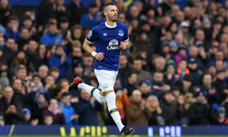 Roma, c'è anche Schneiderlin nella lista di Monchi
