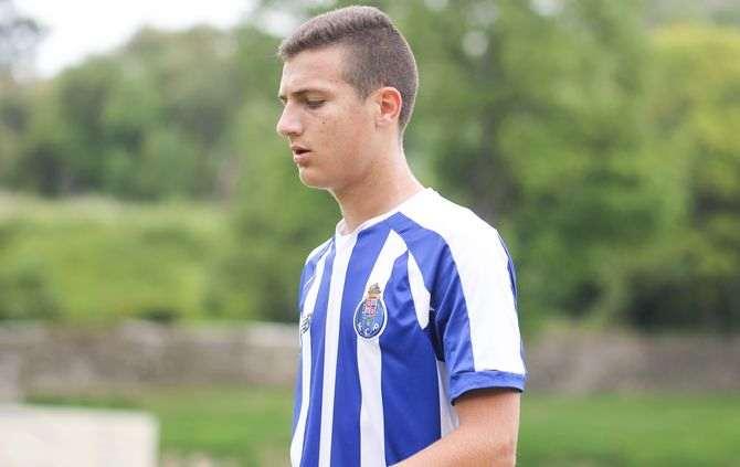 Real Madrid & Barcelona set to battle it out for young Portuguese sensation (video)