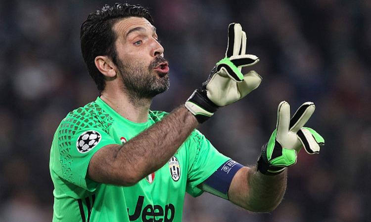 Buffon: 'Milanesi ai cinesi, Roma agli americani: povera Italia, che sconfitta'